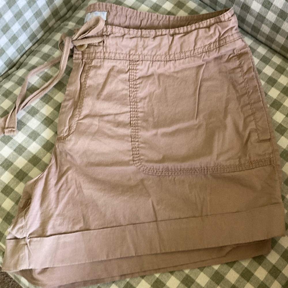 Old Navy tan shorts